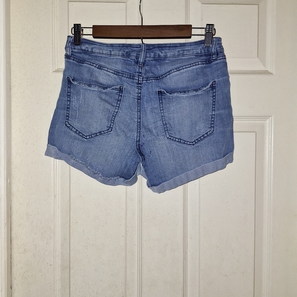 Refuge distressed jean shorts size 2 - Picture 2 of 5